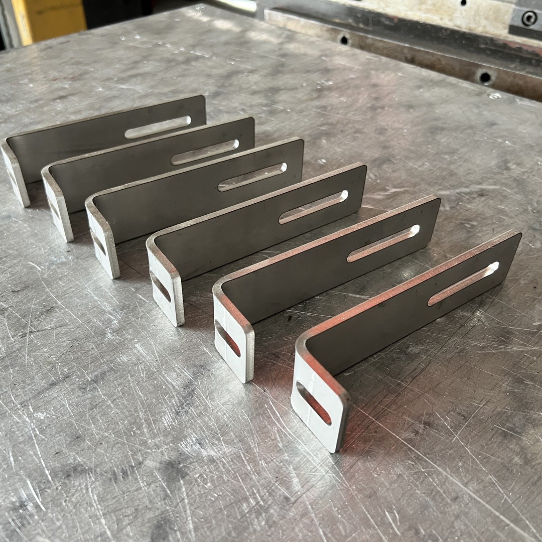 Blechbearbeitung Laserschneiden von Blechteilen aus rostfreiem Stahl